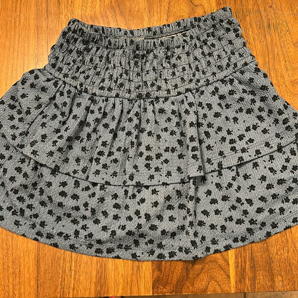 EUC ZARA floral girls Skirt. Size 6.